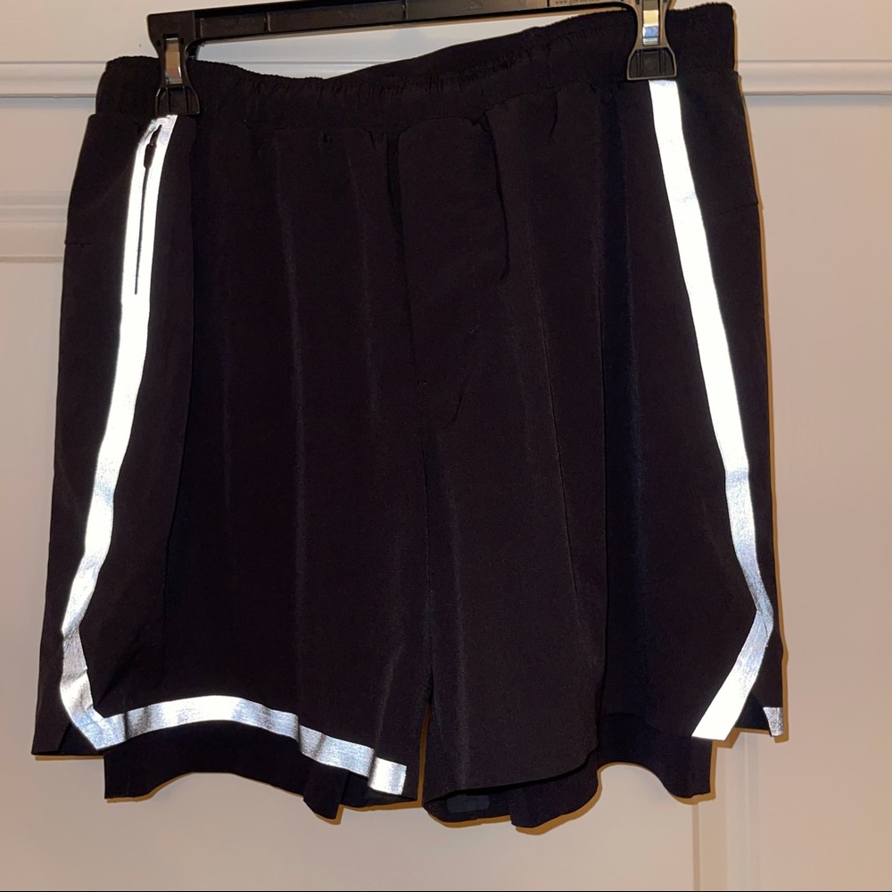 Lululemon shorts w/reflective lining
